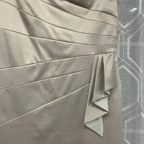 Chancelle Formal Dress - Picture 3 of 7